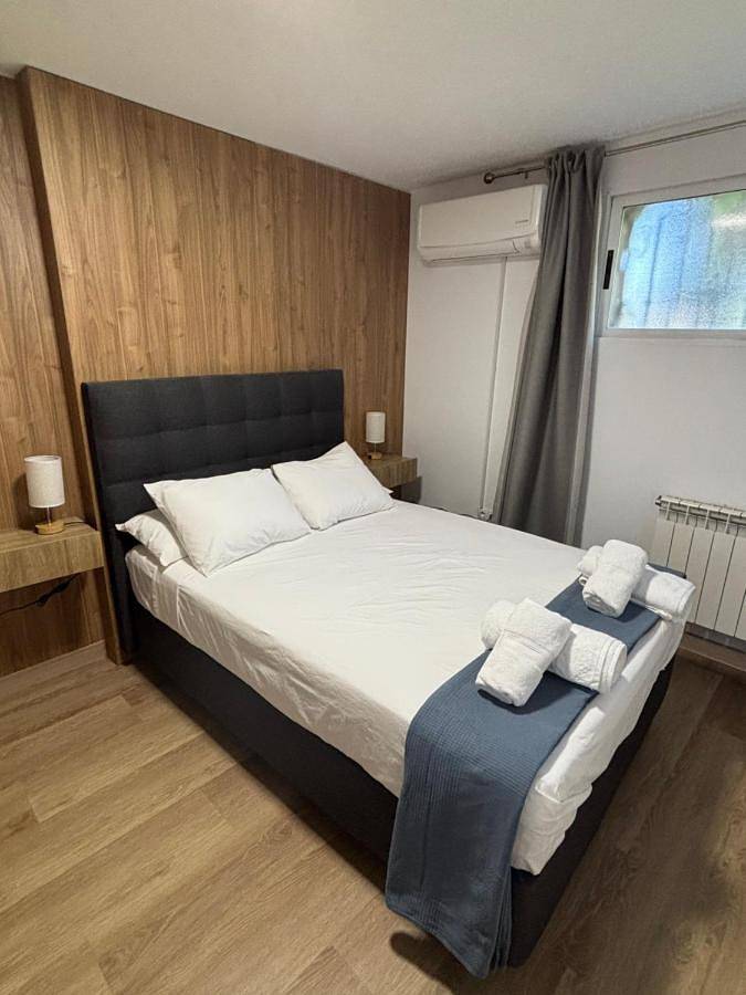 Casa de huéspuedes para 2 personas, con piscina además de jardín y vistas, Se admiten mascotas - 1