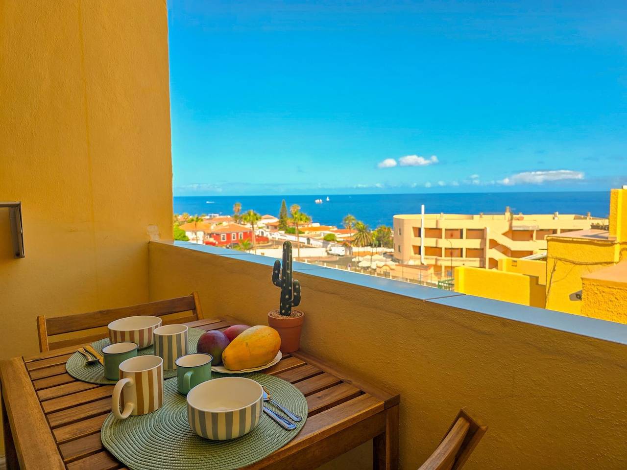 Estudio entero, Alojamiento Acogedor con Terraza y Piscina en Playa La Arena in Playa Neptuno (Santiago del Teide), Santiago del Teide