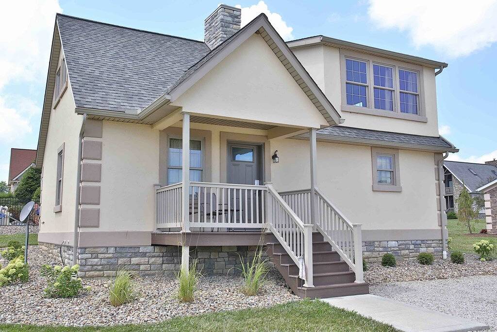 Cozy Cottage With Pool Table & Seasonal Pool in Holmes County