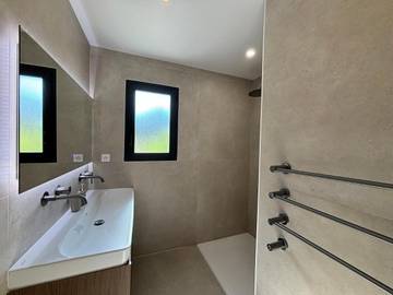 Cottage pour 4 personnes, avec piscine ainsi que terrasse et vue à Saint-Restitut