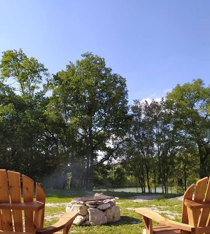 Chambre d’hôte pour 2 personnes, avec Terrasse et Jardin ainsi que Piscine et Vue sur le lac