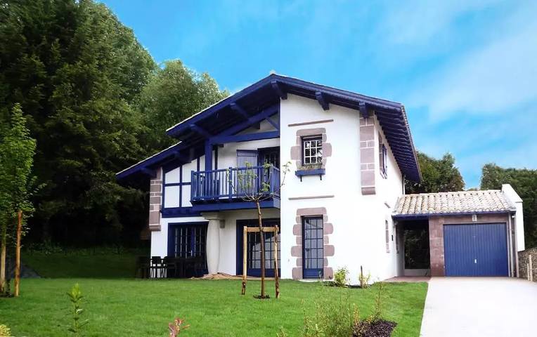Casa rural para 8 personas, con Balcón y Terraza además de Jardín y Piscina en Hendaya
