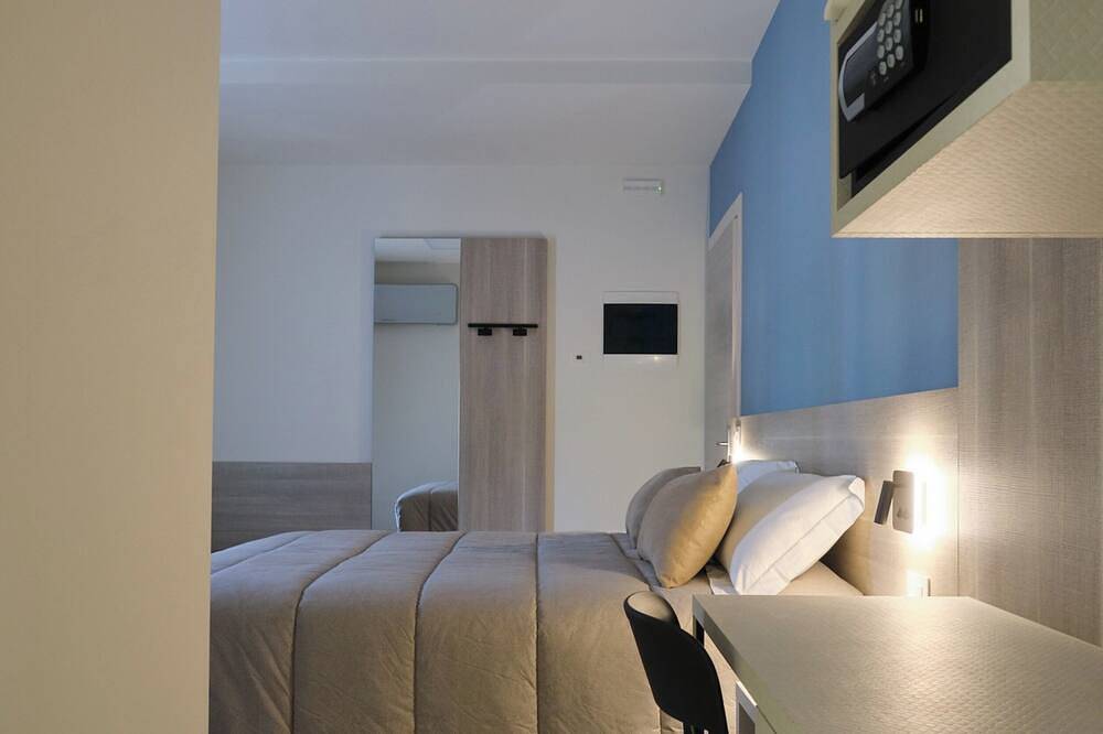 Modernly renovated double room in a B&B in Porto Viro in Porto Viro, Polesine