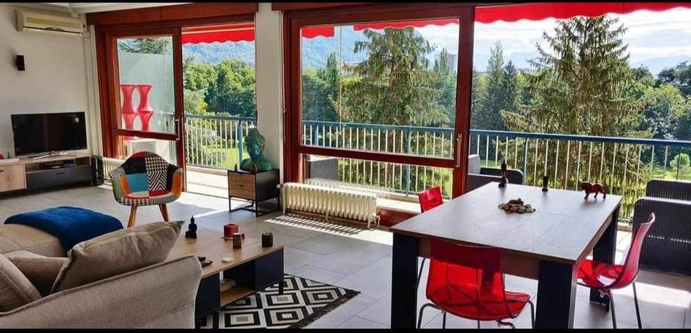 Gîte pour 4 personnes, avec balcon et vue à Saint-Égrève