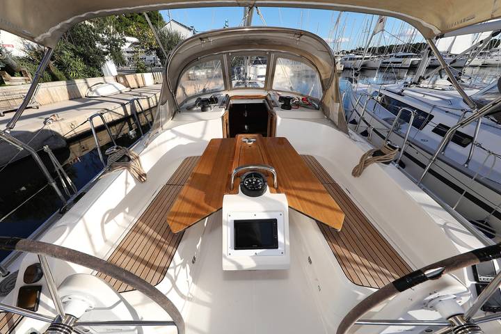 Boat for 4 people with hot tub in Vancouver, British Columbia