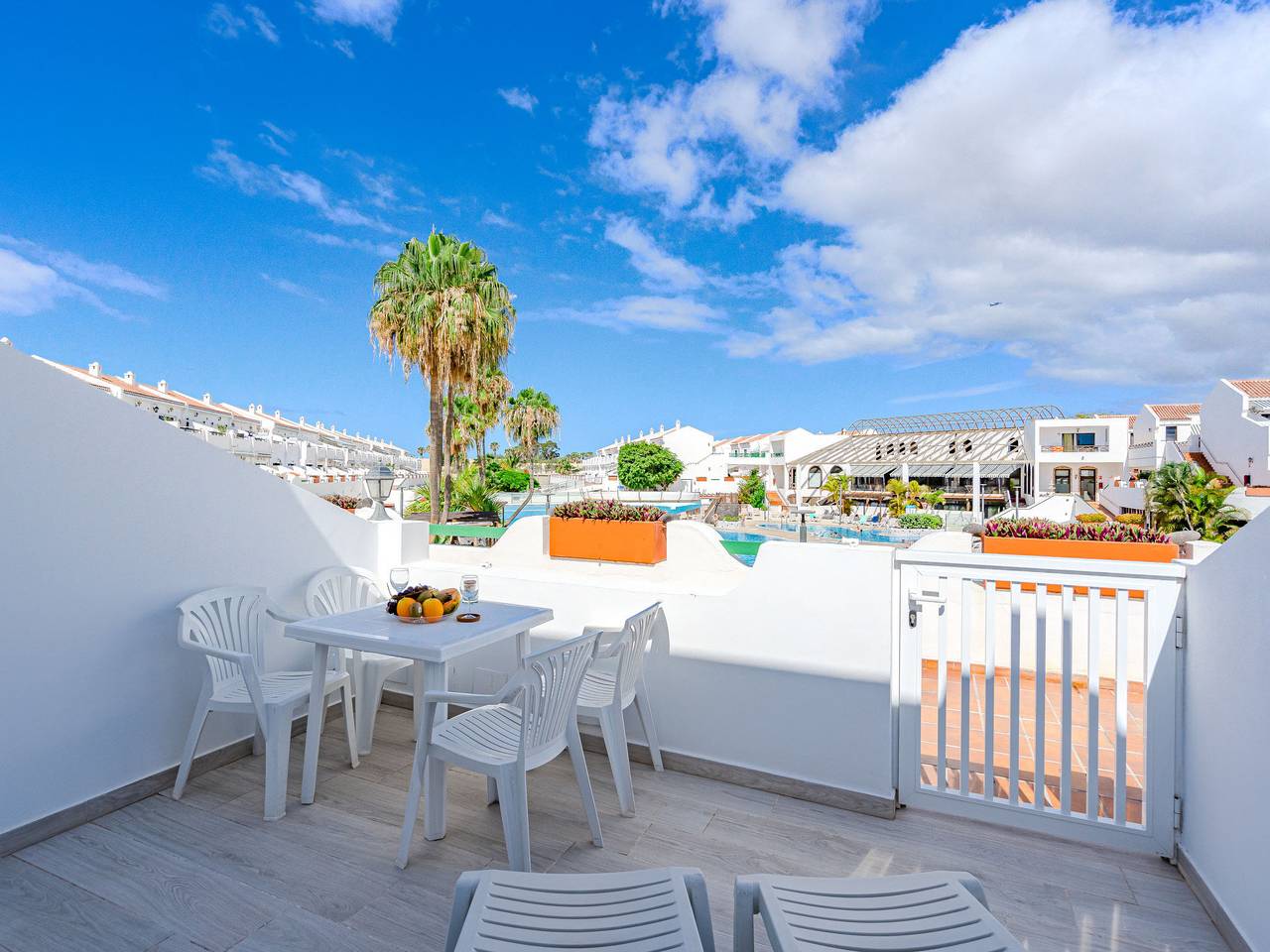 Ganze Wohnung, Parque Don Jose Poolside Retreat in Costa del Silencio, Arona