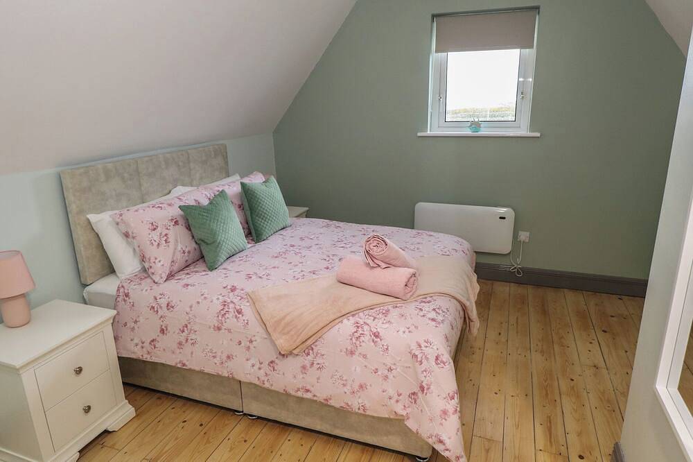 No.3 Beach Cottages, family friendly in Keel, County Mayo in Acaill