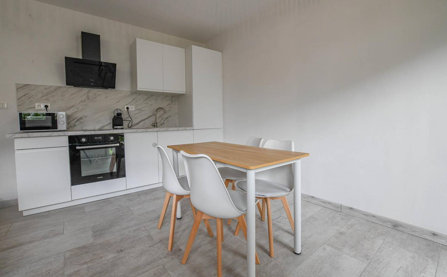 Le Pied à terre in Sainte-Savine, Aube (desambiguación)