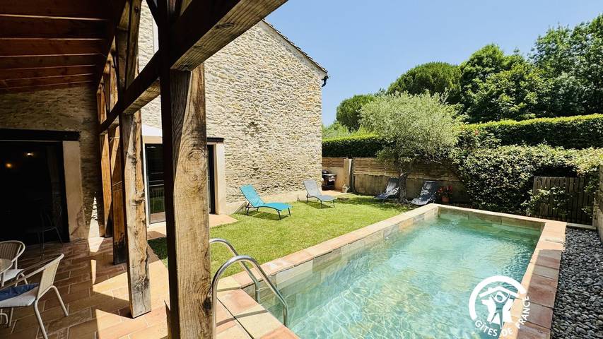 Gîte pour 10 personnes, avec Jacuzzi et Terrasse ainsi que Jardin et Piscine
