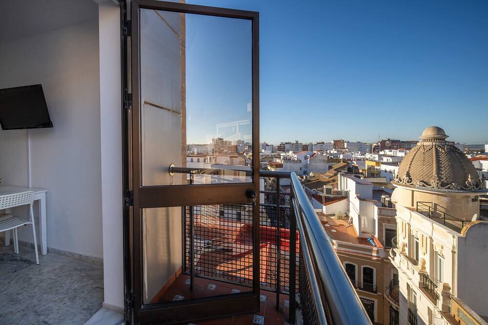 Hostal Palacio Hotel París - Habitación 6A2 in Huelva, Costa de la Luz