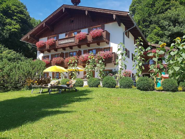 Ferienwohnung für 3 Personen, mit Balkon und Terrasse sowie Garten in Bad Reichenhall