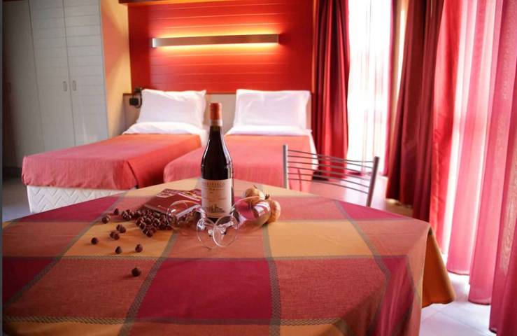 Ganzes Studio, Studio mit Pool in Alba, Langhe