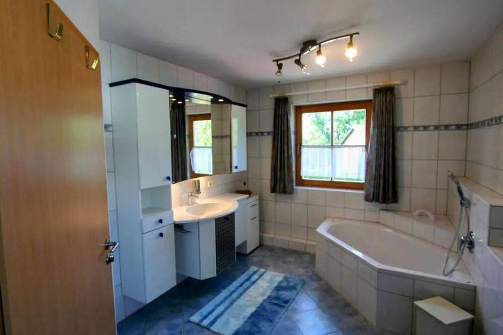 Ferienhaus Monika - Ferienhaus, Dusche und Bad, Wc, 3 Schlafräume in Ohlstadt, Das Blaue Land