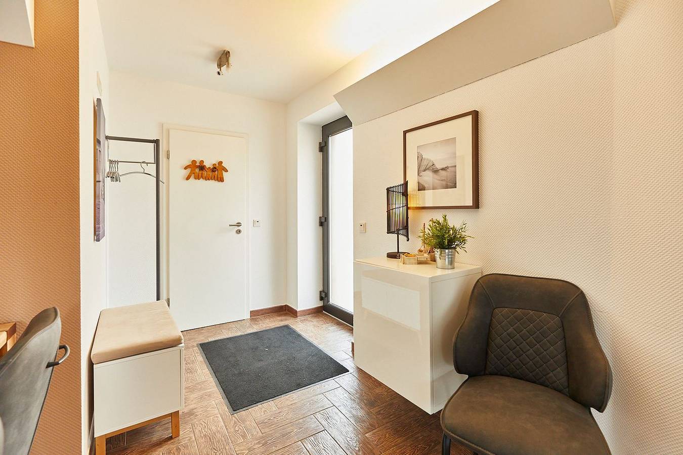 Modern ausgestattete und großzügig geschnittene Ferienwohnung im Ortskern. in Borkum