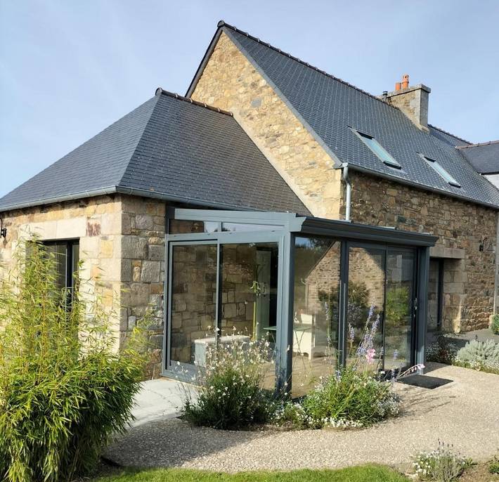 Gîte pour 4 personnes, avec Terrasse ainsi que Jardin et Vue à Plouguiel