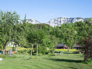 Ferienwohnung für 4 Personen, mit Garten und Seeblick sowie Balkon in Steinbach am Attersee