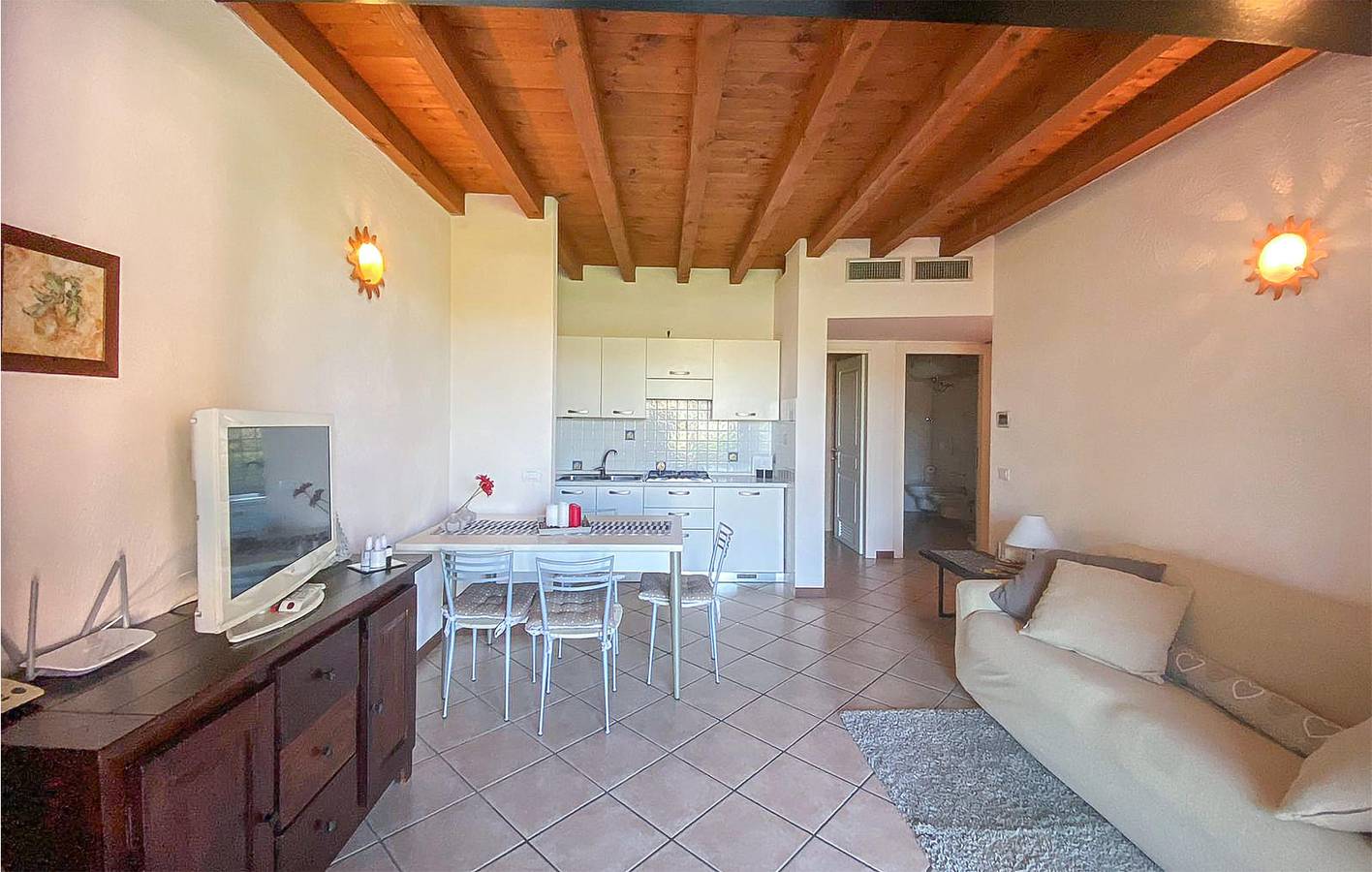 Entire holiday apartment, Cozy Apartment with Pool, Terrace & Parking in Peschiera del Garda, Garda Mountains