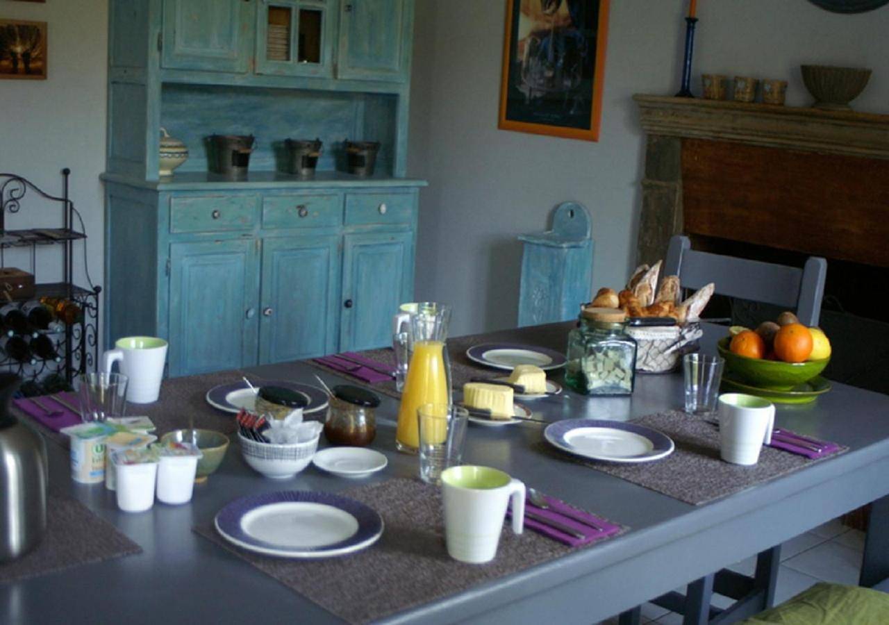 Family Room with Private Bathroom in Mauges-sur-Loire, Région de Cholet