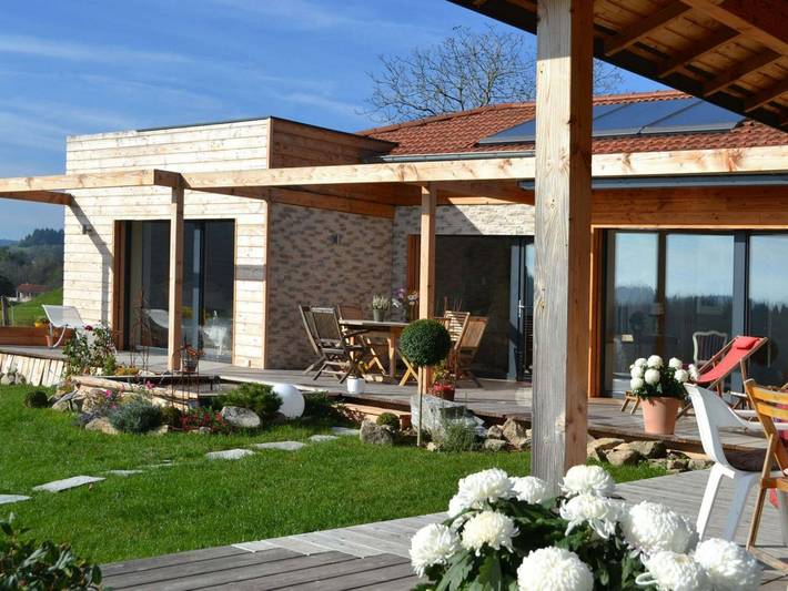 Gîte pour 6 personnes, avec Terrasse ainsi que Jardin et Piscine