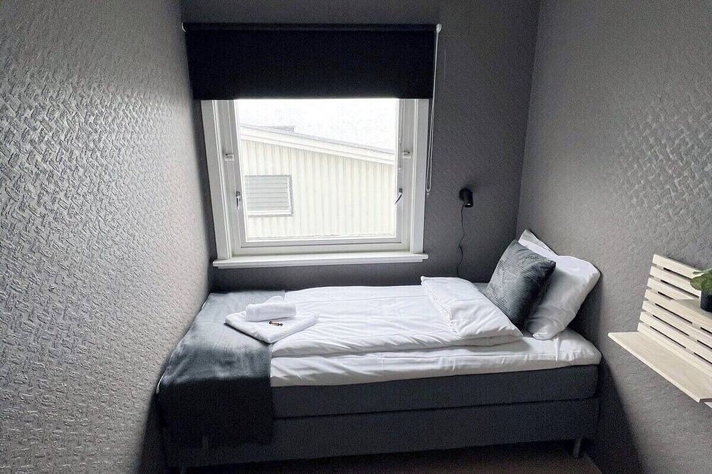 Big central house with a view, free parking(E31) in Narvik