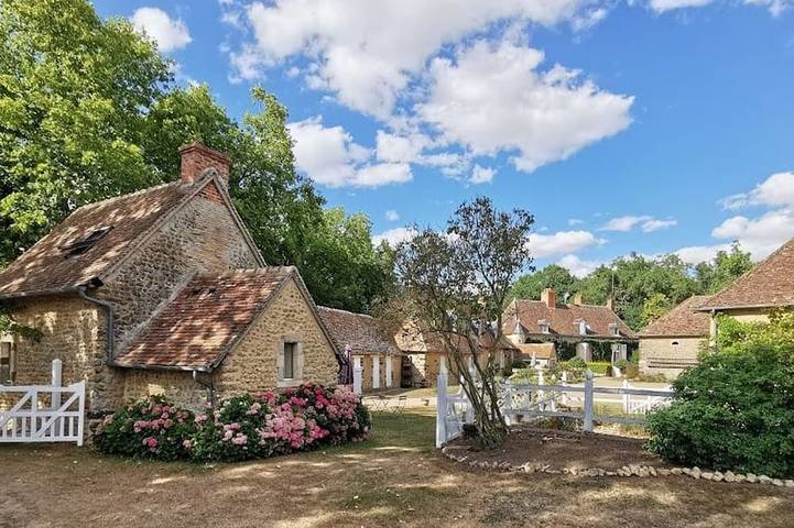 Gîte pour 8 personnes, avec piscine et jardin à Maresché