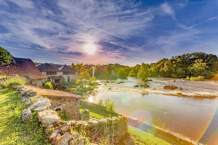 Location de vacances pour 6 personnes, avec sauna et jardin ainsi que vue et piscine à Saint-Priest-sous-Aixe