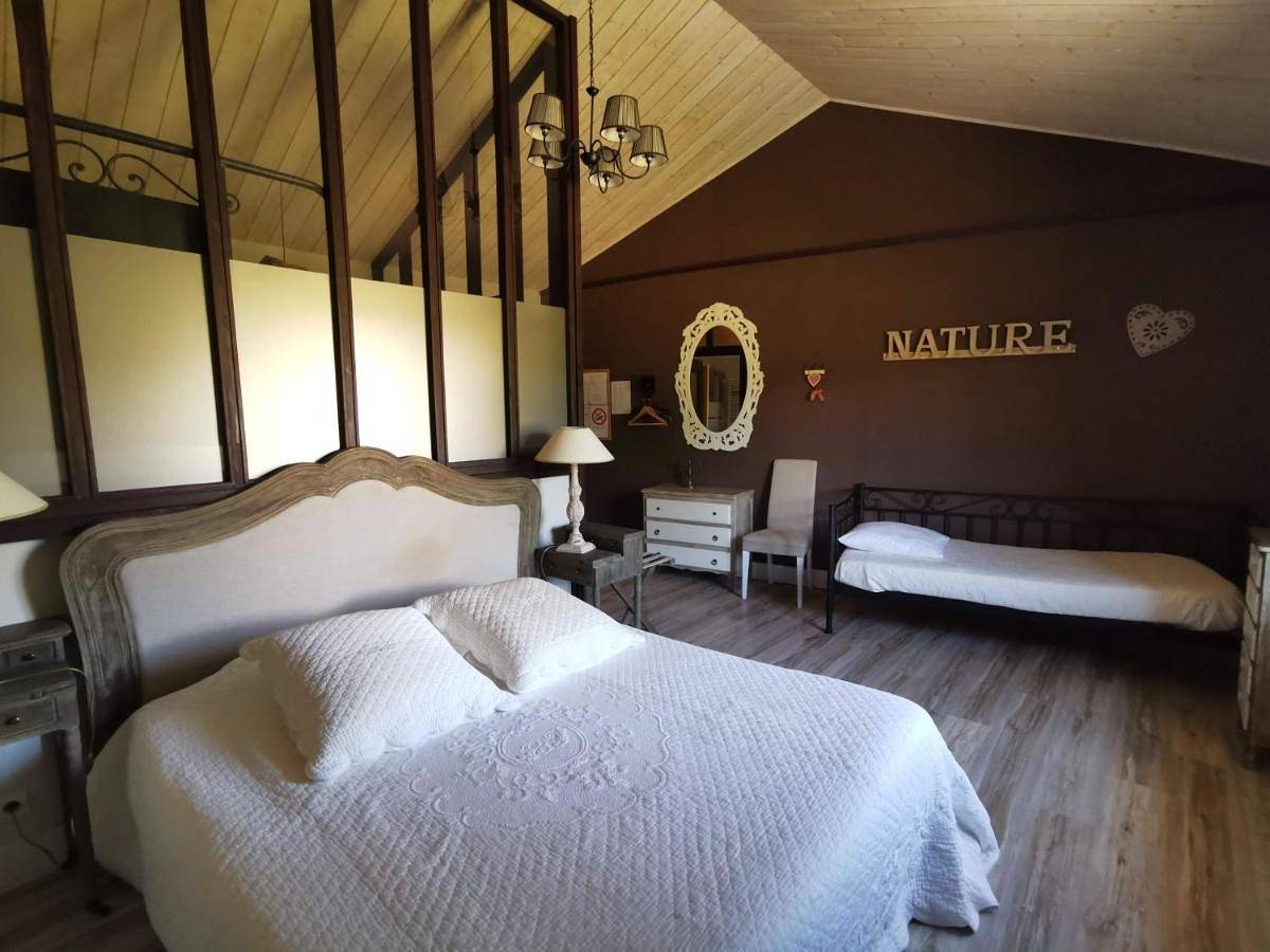 Chambre d’hôte pour 4 personnes avec jardin in Viscomtat, Région de Thiers