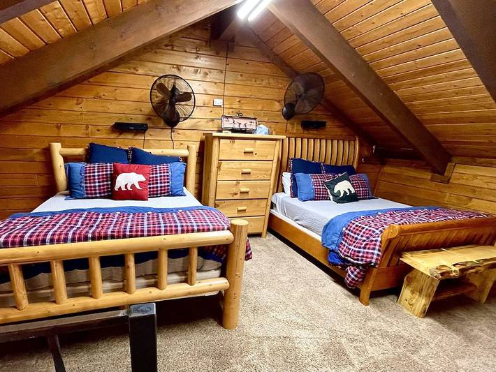Log cabin for 12 people, with terrace in Island Park