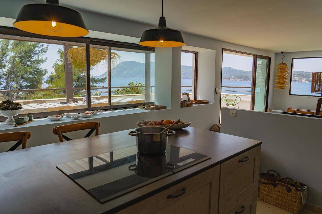 "Grand Bleu" Villa direkt am Meer in Les Sablettes, La Seyne-sur-Mer