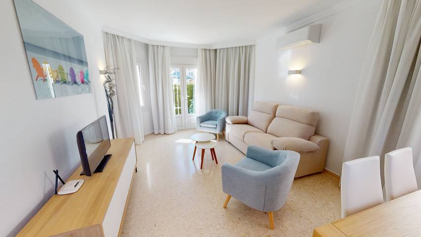 Bungalow pour 7 personnes, avec jardin ainsi que terrasse et piscine à Oliva