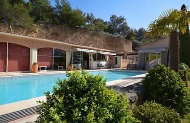 Chambre d’hôte pour 2 personnes, avec piscine ainsi que jacuzzi et jardin, animaux acceptés dans le Vaucluse