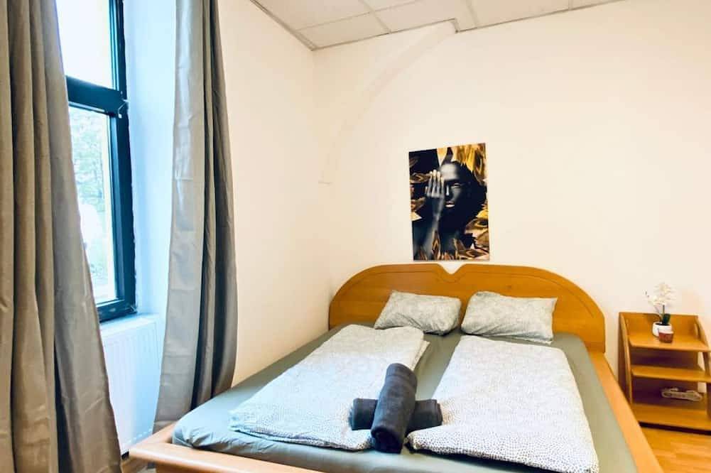 Ganze Wohnung, Private Room Near Vienna’s Center in a Shared Apt in Liesing, Wien