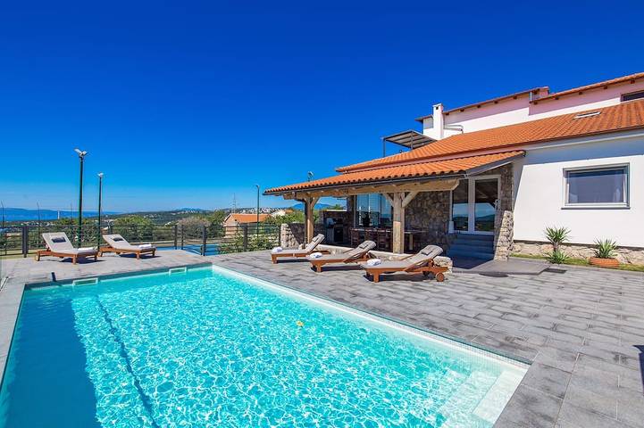 Ferienhaus für 8 Personen, mit Balkon und Garten