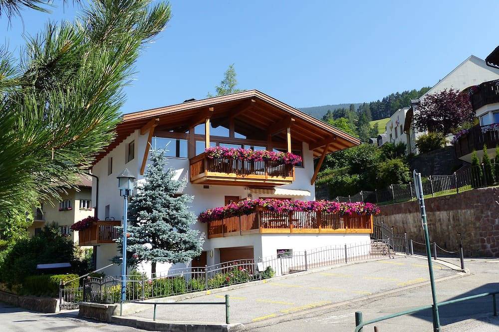 Ganze Wohnung, Im Herzen der Dolomiten, 100 m von den ersten Skipisten enfernt, Schwimmbad in St. Ulrich in Gröden, Dolomiti Superski