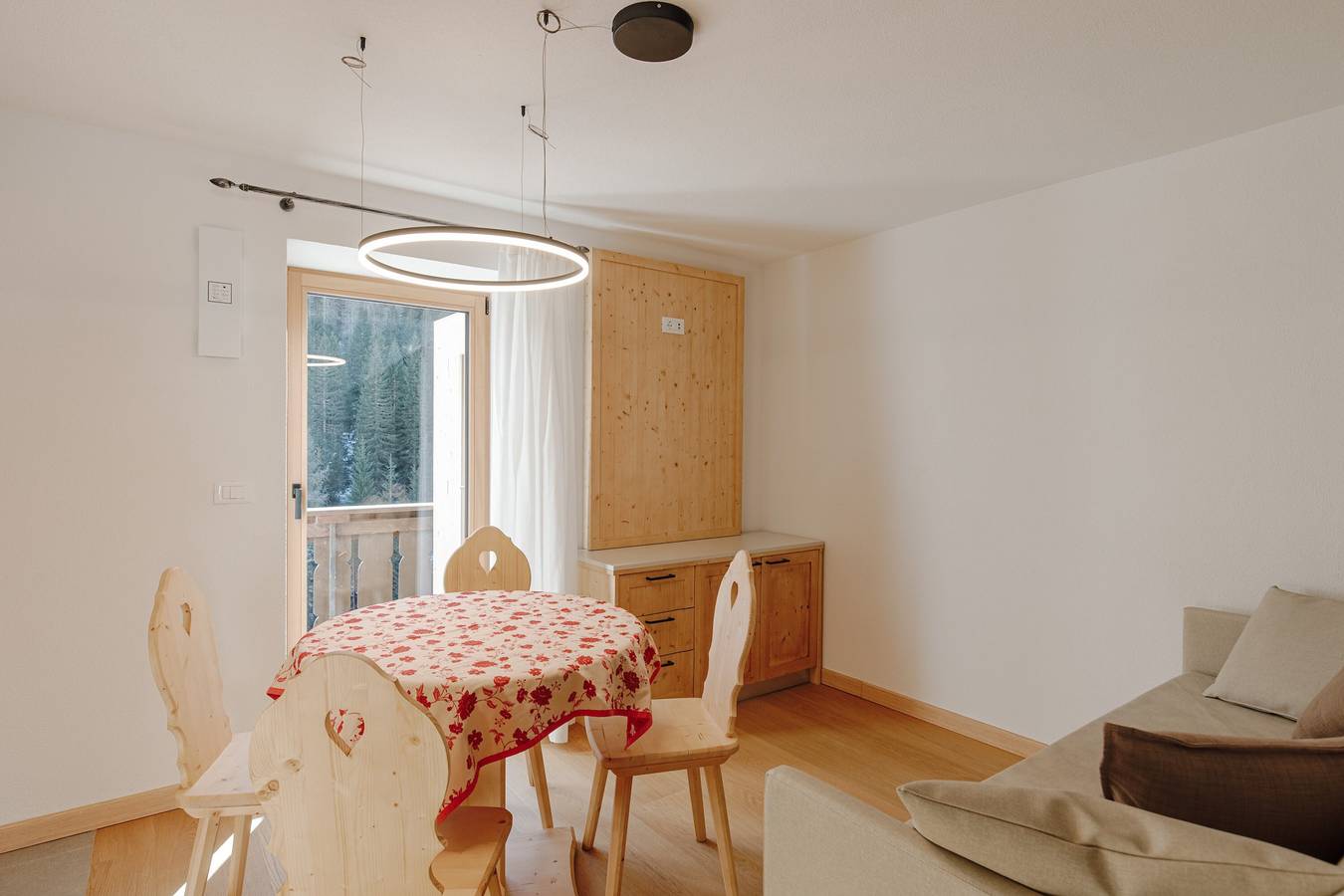 Ganze Wohnung, Ferienwohnung 'Aurone' mit Bergblick, Gemeinschaftsgarten und Wlan in Buchenstein, Dolomiti Superski