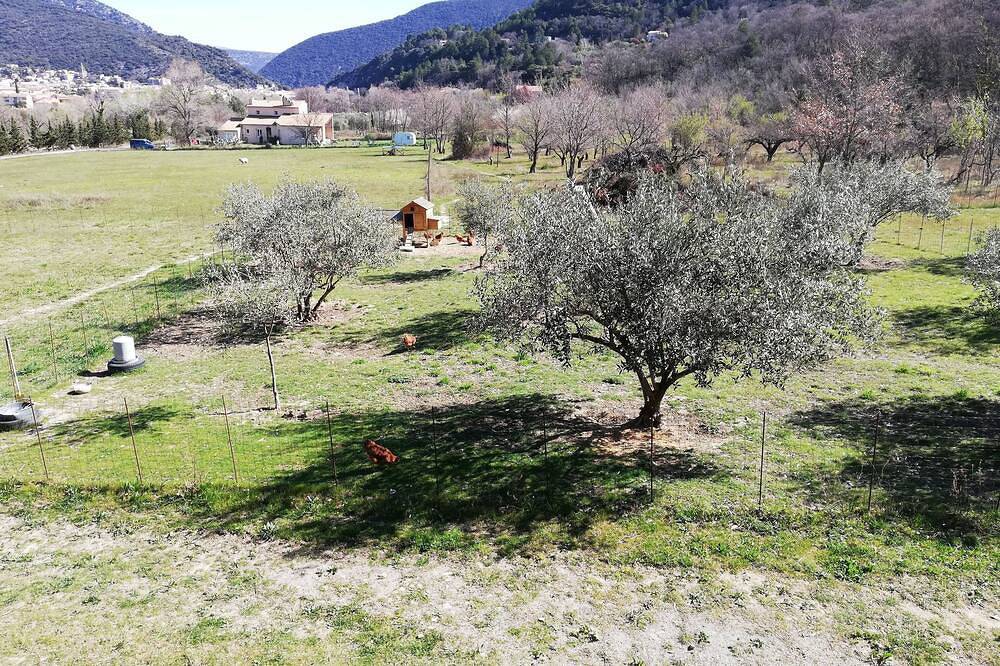 Appartement entier, Studio au sein d'une ferme Bio in Nyons, Région de nyons