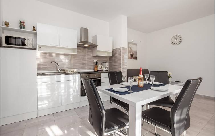 Ganze Ferienwohnung, Gemütliche Ferienwohnung mit Meerblick, Terrasse, Parkplatz und WLAN in Supetarska Draga in Kampor, Rab