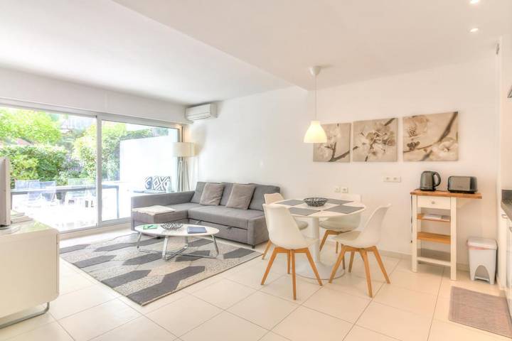 Gîte pour 4 personnes, avec piscine et jardin, animaux acceptés dans Plage des Sablettes Est - 4