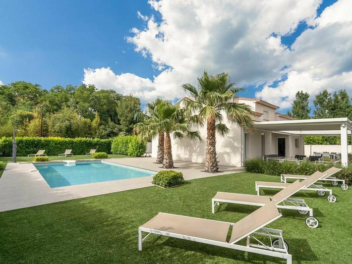 Location de vacances pour 10 personnes, avec terrasse ainsi que jardin et piscine à Saint-Geniès-de-Fontedit