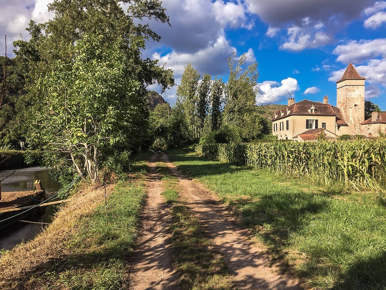 Manoir historique près de Cénevières in Cénevières, Quercy