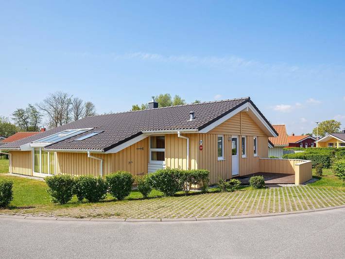 Ferienhaus für 12 Personen, mit Whirlpool und Terrasse sowie Garten und Sauna in Lensterstrand