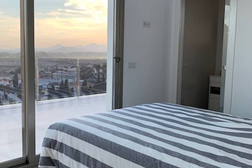 Nueva villa moderna con piscina privada climatizada in Busot, Costa Blanca