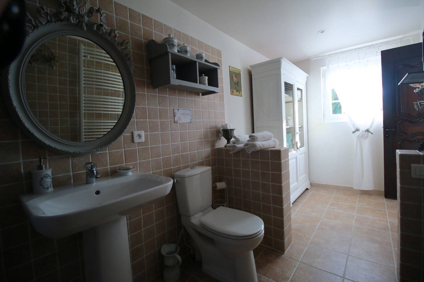 Guest House 'Marie Antoinette' with Private Pool, Private Terrace and Wi-Fi in Suzay, Les Andelys region