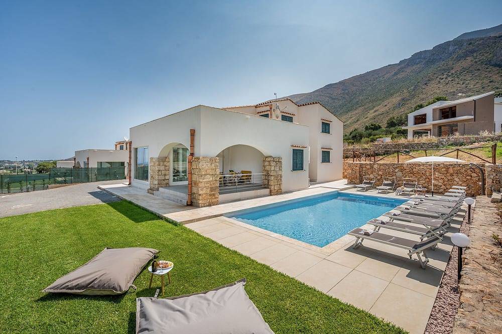 Casa vacanza a Vallo di Mazara a partire da 413€ a notte