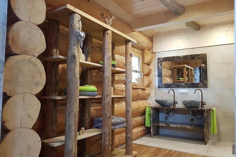 Extravagante Chaletwohnung aus Tannenholz und Naturstein. Whirlwanne und Sauna. in Zachenberg, Ostbayern