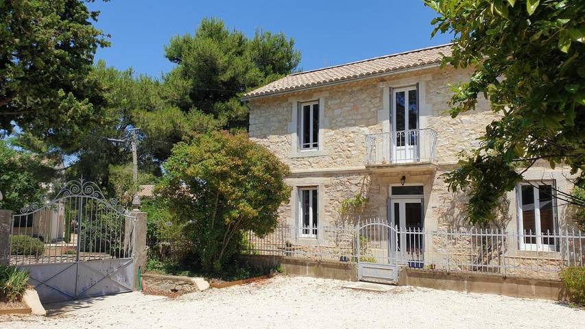 Location de vacances pour 6 personnes, avec piscine ainsi que vue et jardin, adapté aux familles à Saint-Victor-la-Coste