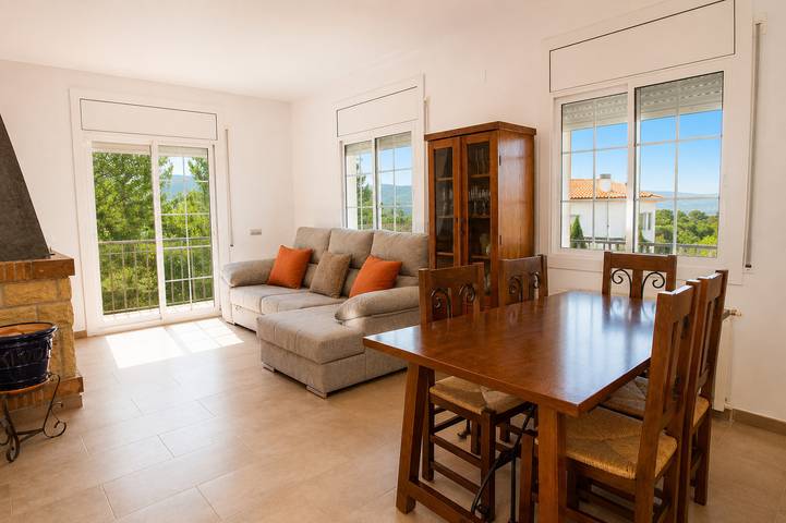 Chalet para 6 personas, con Balcón además de Terraza y Jardín en Bajo Penedés - 4