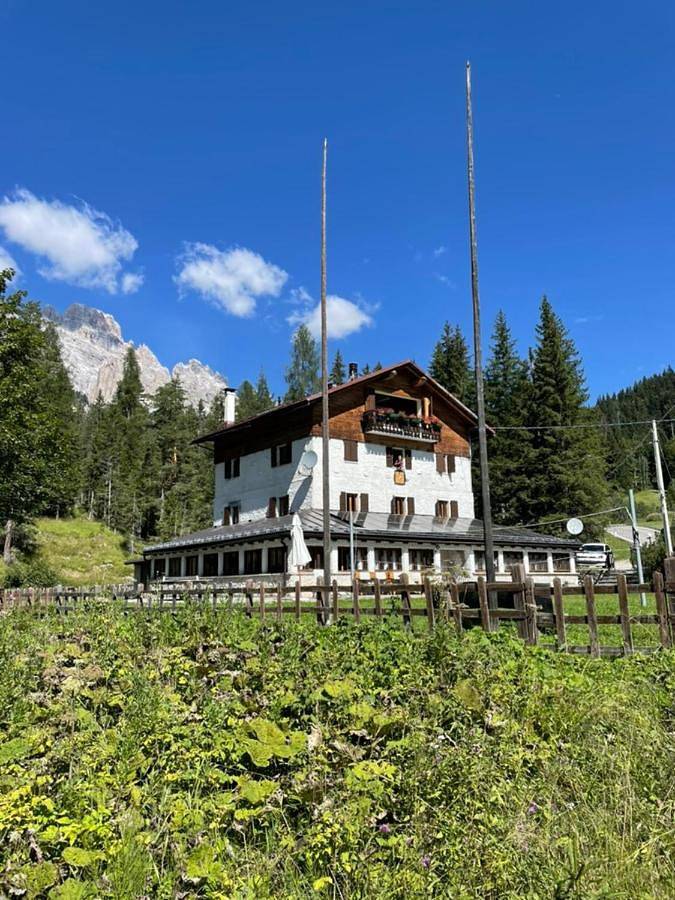 Chalet per 24 persone, con Balcone e Terrazza nonché Giardino e Panorama a Auronzo di Cadore
