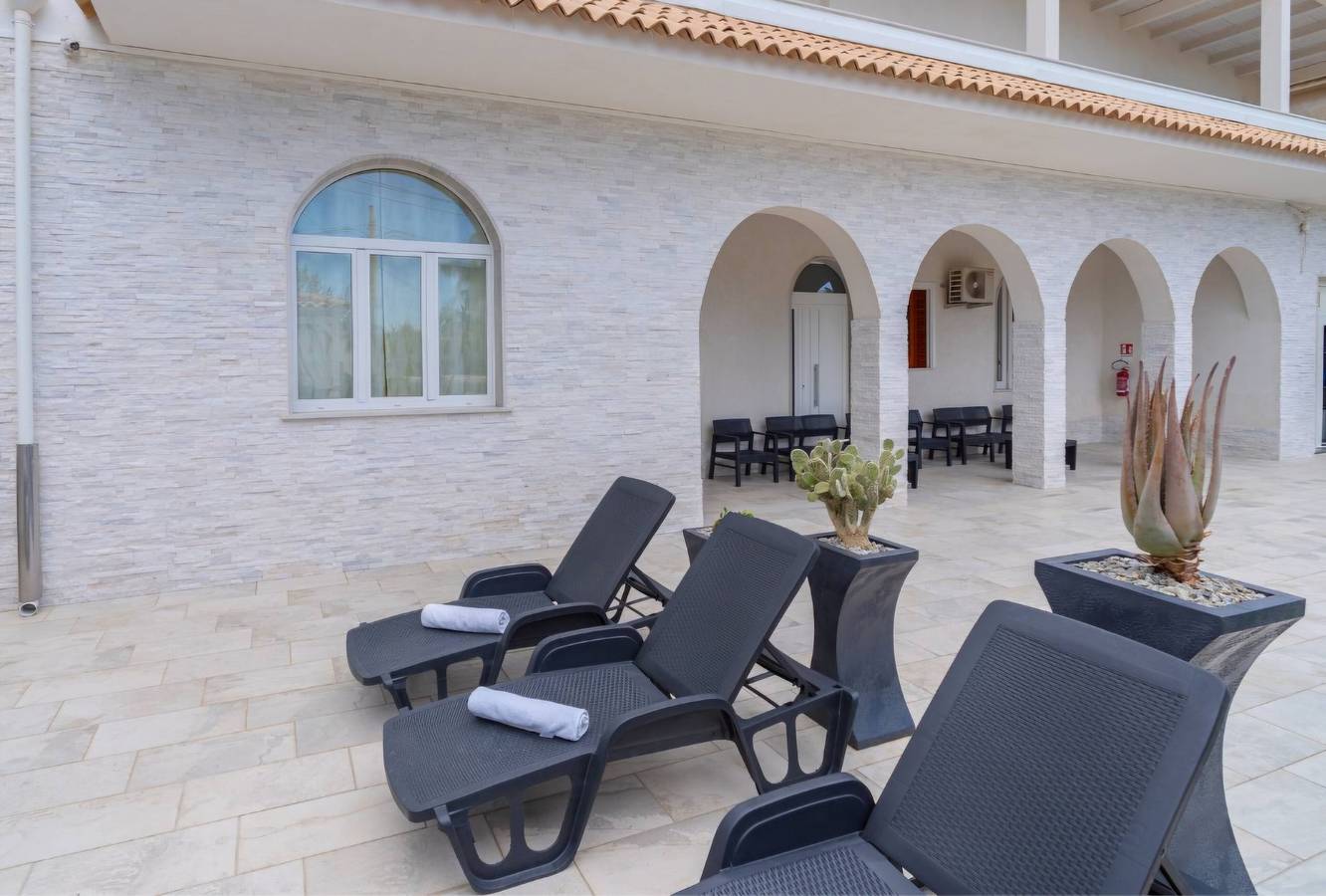 Villa Anny mit Whirlpool, nur wenige Schritte vom Meer entfernt in Falaride, Avola