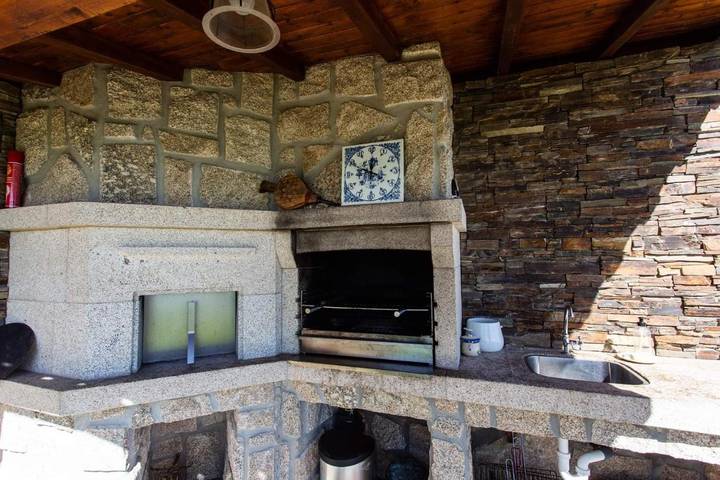 Location de vacances pour 6 personnes, avec piscine ainsi que terrasse et vue à Celorico de Basto - 4